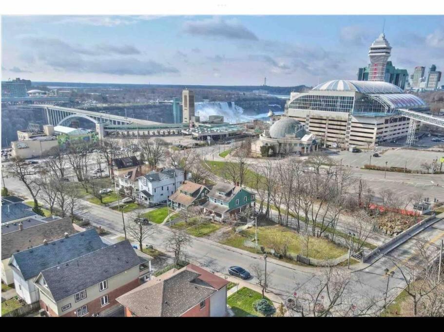 Two Bedrooms Unit With Jacuzzi And Great View Niagara Falls Exterior photo