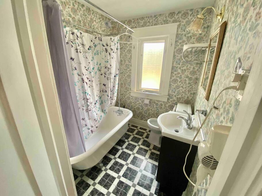 Two Bedrooms Unit With Jacuzzi And Great View Niagara Falls Exterior photo