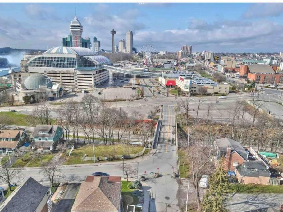 Two Bedrooms Unit With Jacuzzi And Great View Niagara Falls Exterior photo