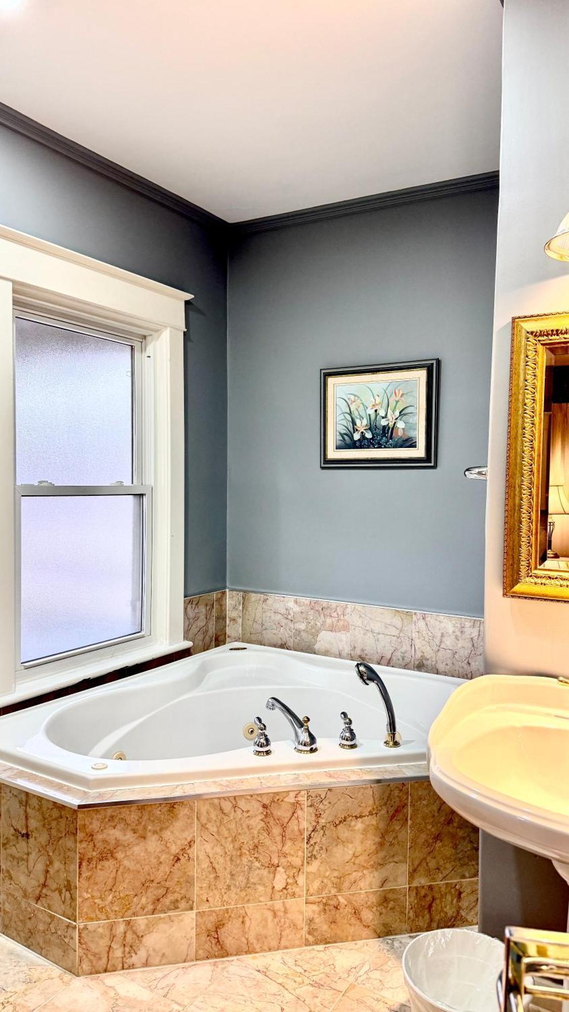 Two Bedrooms Unit With Jacuzzi And Great View Niagara Falls Exterior photo